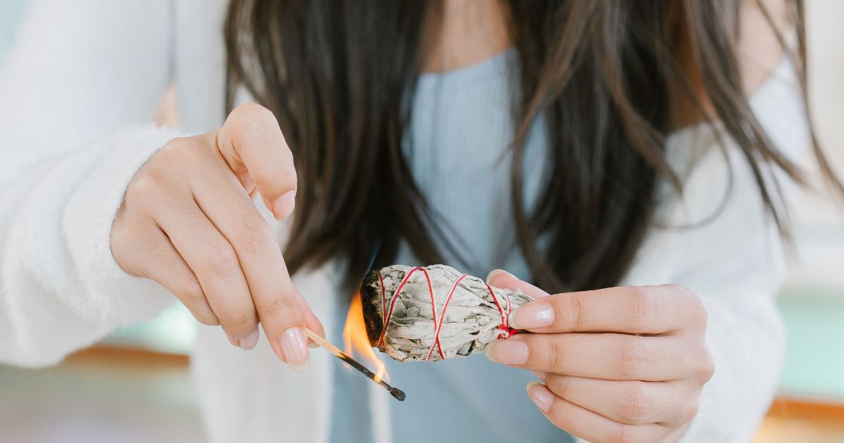 Folhas de sálvia para defumação e limpeza espiritual